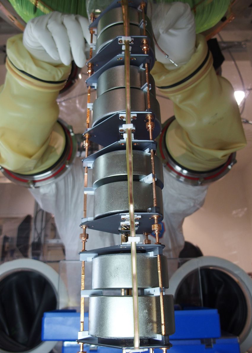 GERDA’s germanium detectors are assembled on a string to be lowered into an argon tank. (Photo: B. Schwingenheuer/GERDA Collaboration)